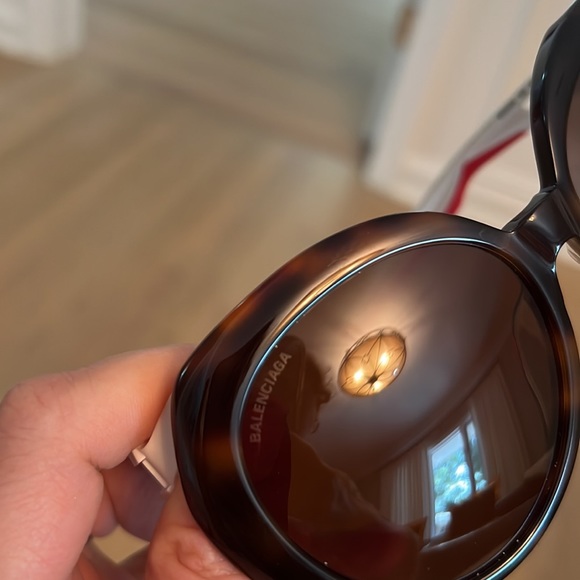 Balenciaga sunglasses! Never worn. Perfect for the summer and being glamorous . - Picture 5 of 7